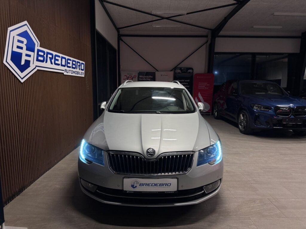 Skoda Superb TSi 160 Elegance Combi DSG