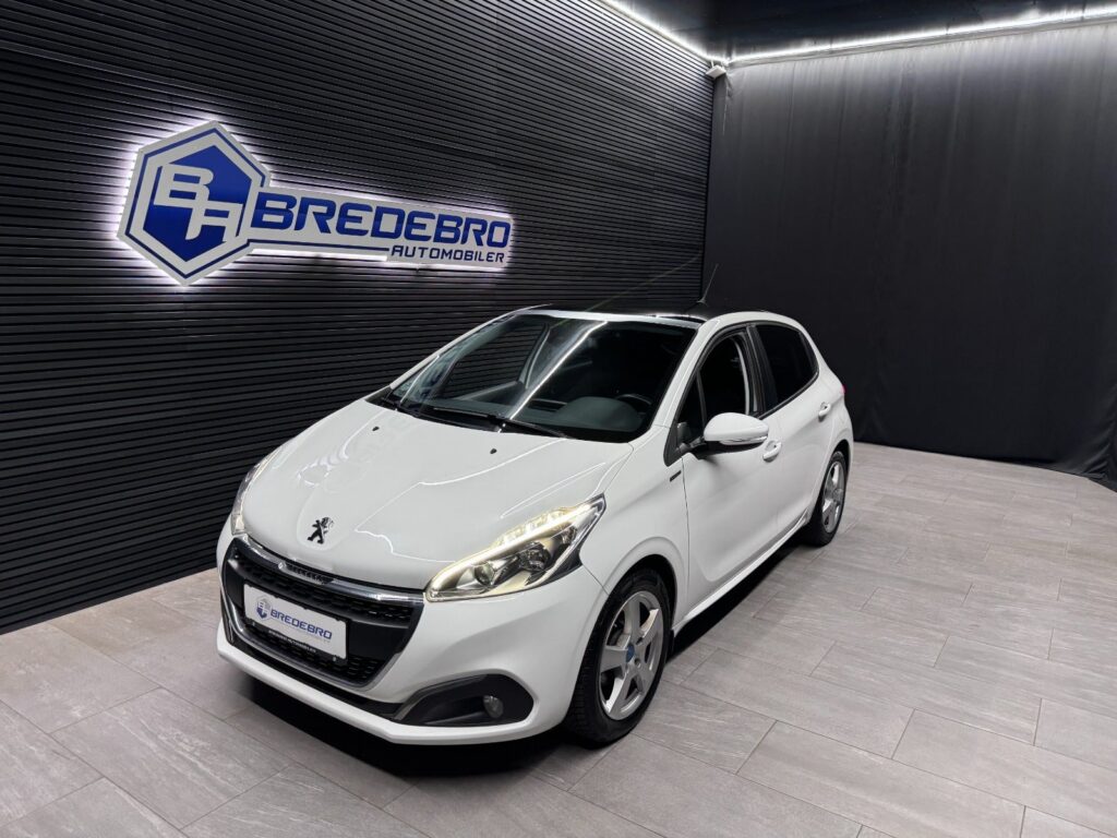 Peugeot 208 PureTech 82 Signature Sky